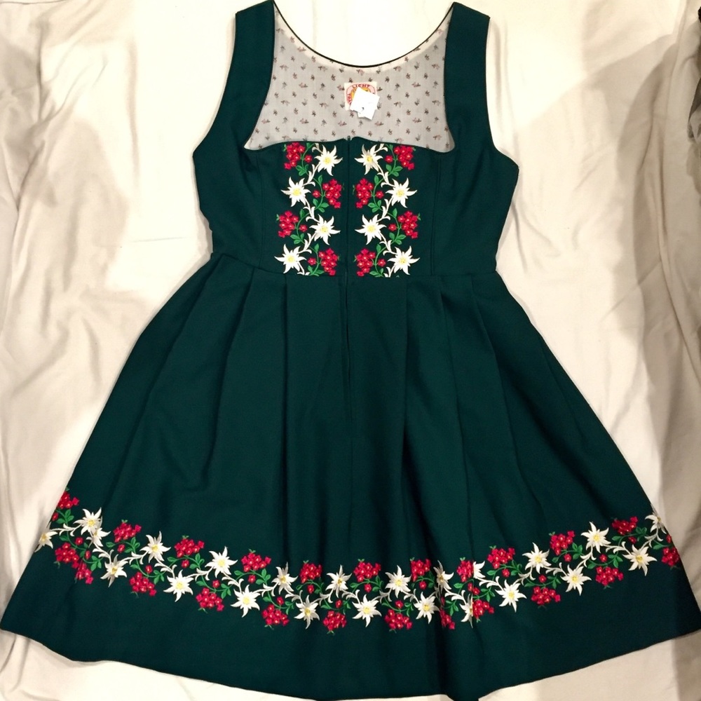 Licht Lrachtenhaus XL Green dress perf for Xmas